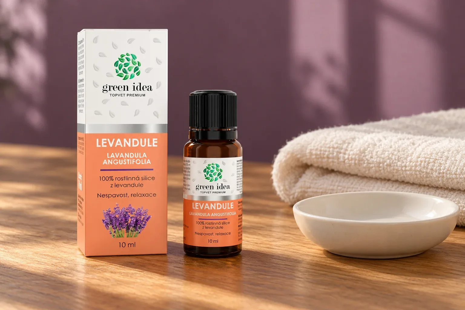 Uzavretá Levanduľa Green idea 10 ml vedľa prázdnej keramickej misky a uteráka pred prípravou zmesi