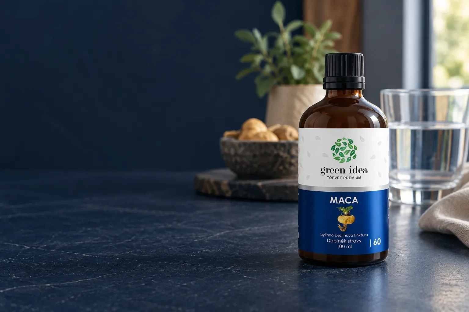 Green idea Maca bezliehová tinktúra v pôvodnom obale pri pohári vody